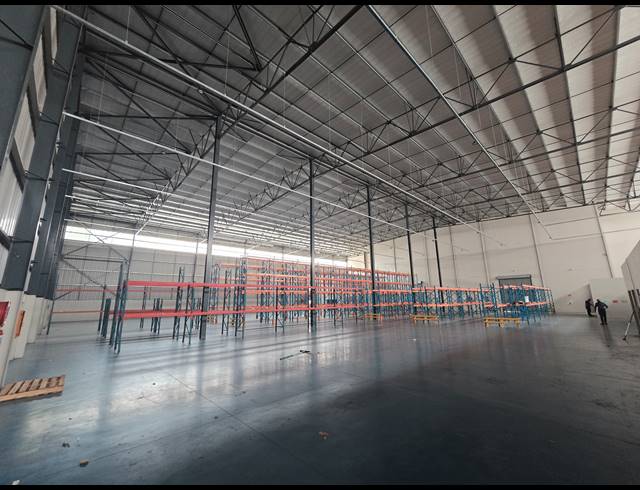 3,234M² WAREHOUSE FOR SALE IN COSMO BUSINESS PARK